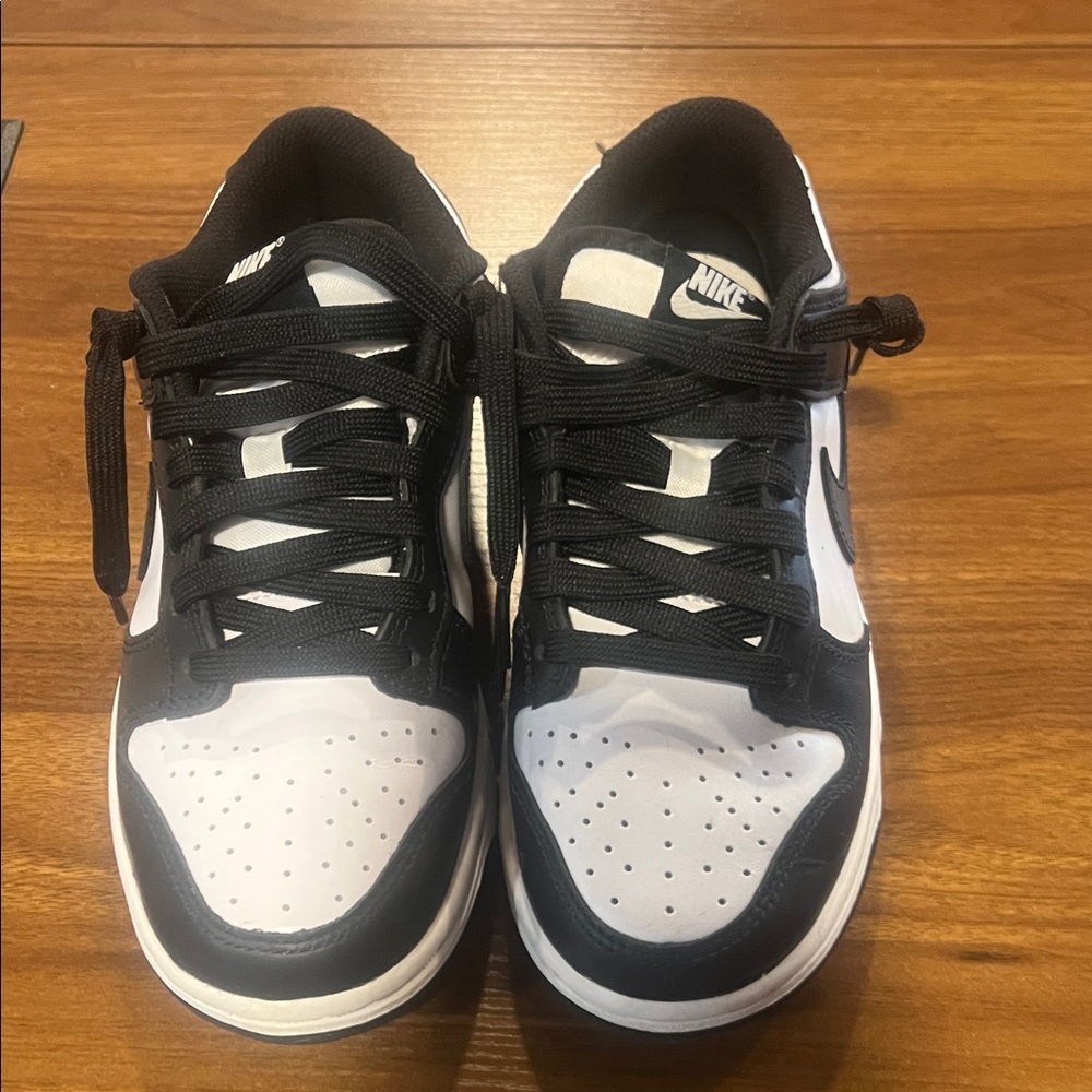 Nike Men's Classic Black and White Sneakers